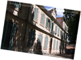 Une image contenant plein air, bâtiment, fenêtre, propriété

Description générée automatiquement